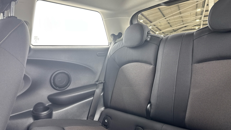 MINI Hatchback 1.5 Cooper Classic 3dr Auto [Comfort/Nav Pack] Petrol Hatchback